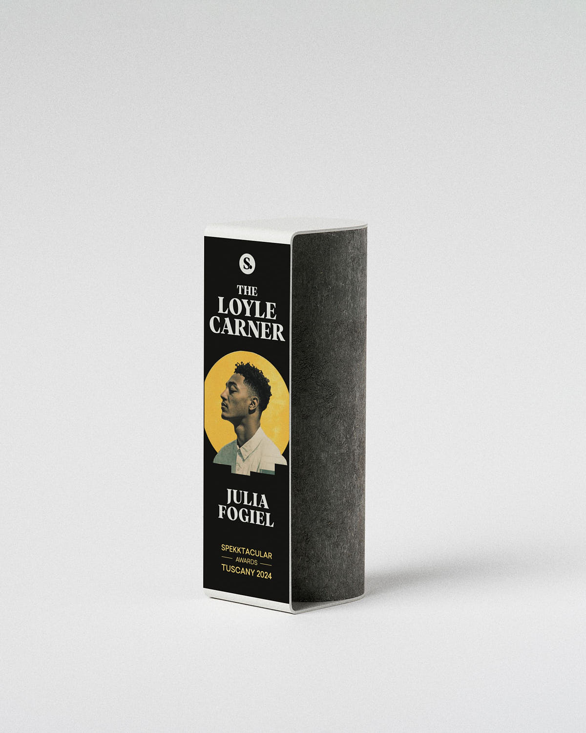 personalizaci&oacute;n trofeo Totem CLOT Sustain Awards